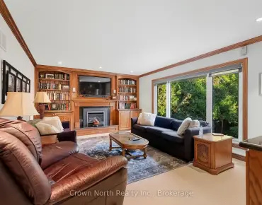 
George St <a href='https://luckyalan.com/community.php?community=Richmond Hill:Oak Ridges'>Oak Ridges, Richmond Hill</a> 3 beds 2 baths  garage $898K