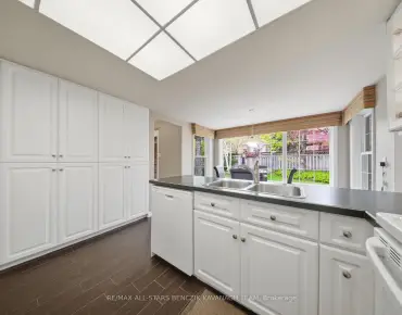 
317 Milliken Meadows Dr <a href='https://luckyalan.com/community.php?community=Markham:Milliken Mills West'>Milliken Mills West, Markham</a> 4 beds 5 baths 2 garage $1.068M