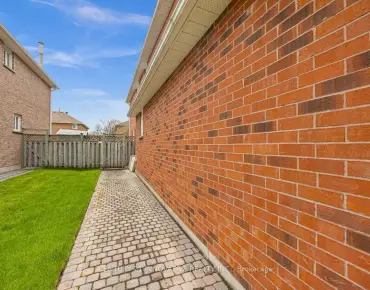 
130 Elmwood Ave Harding, Richmond Hill 4 beds 5 baths 2 garage $2.19M