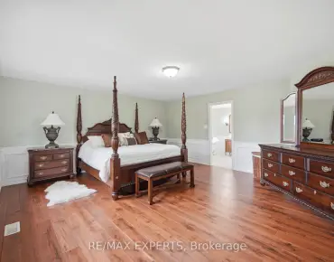 
122 Septonne Ave Bristol-London, Newmarket 3 beds 1 baths  garage $699K