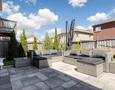 272 Jeff Smith Crt Gorham-College Manor, Newmarket 2 beds 1 baths 1 garage $548.888K