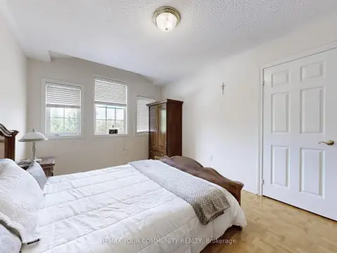 Vaughan Sonoma Heights community 24 Cachet Hill Cres For Sale