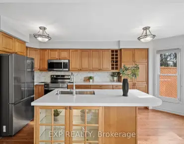 
39 Bur Oak Ave <a href='https://luckyalan.com/community.php?community=Markham:Berczy'>Berczy, Markham</a> 3 beds 4 baths 1 garage $899.9K
