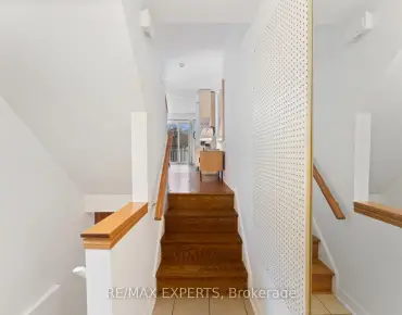128 Carmela Ave <a href='https://luckyalan.com/community.php?community=Richmond Hill:Oak Ridges'>Oak Ridges, Richmond Hill</a> 3 beds 3 baths 2 garage $1.675M