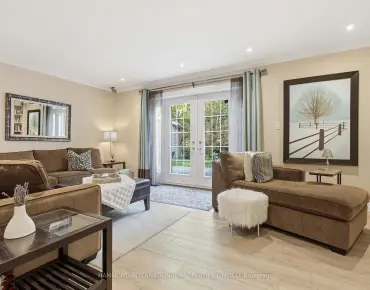 13 Beehive Ln Wismer, Markham 2 beds 3 baths 1 garage $888K