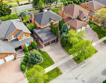 117 Tennant Circ <a href='https://luckyalan.com/community.php?community=Vaughan:Vellore Village'>Vellore Village, Vaughan</a> 3 beds 4 baths 1 garage $1.13M