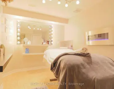 
8 Nasir Cres <a href='https://luckyalan.com/community.php?community=Vaughan:Vellore Village'>Vellore Village, Vaughan</a> 3 beds 3 baths 1 garage $899.9K