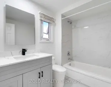 272 Elman Cres Bristol-London, Newmarket 3 beds 4 baths 2 garage $898K