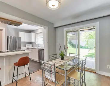 27 Collier Cres <a href='https://luckyalan.com/community.php?community=Markham:Wismer'>Wismer, Markham</a> 3 beds 3 baths 1 garage $998K