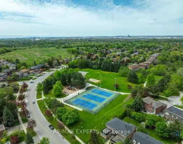 36 Helen St <a href='https://luckyalan.com/community.php?community=Vaughan:East Woodbridge'>East Woodbridge, Vaughan</a> 3 beds 3 baths 1 garage $1.199M