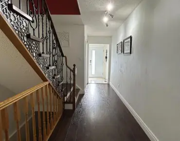 
Betony Dr <a href='https://luckyalan.com/community.php?community=Richmond Hill:Oak Ridges'>Oak Ridges, Richmond Hill</a> 3 beds 4 baths 1 garage $999K