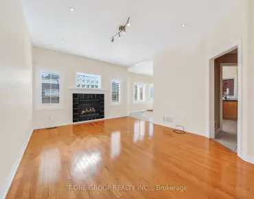 158 Holm Cres Aileen-Willowbrook, Markham 3 beds 3 baths 1 garage $999K