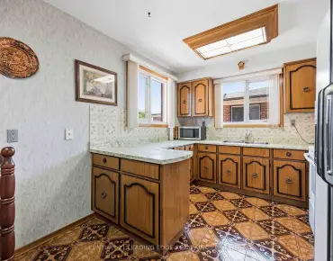 
30 Radisson St Elder Mills, Vaughan 3 beds 3 baths 1 garage $929.99K