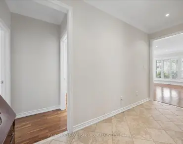 
27 Butterwood Ln Stouffville, Whitchurch-Stouffville 2 beds 2 baths 1 garage $1.06M
