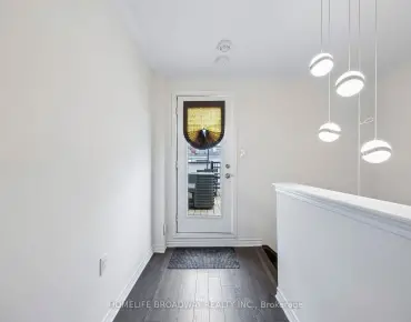 
149 Bur Oak Ave <a href='https://luckyalan.com/community.php?community=Markham:Berczy'>Berczy, Markham</a> 3 beds 3 baths 1 garage $899.9K