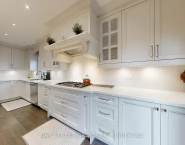 
255 Moody Dr <a href='https://luckyalan.com/community.php?community=Vaughan:Kleinburg'>Kleinburg, Vaughan</a> 3 beds 3 baths 1 garage $899.9K