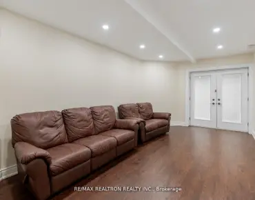 
Pavarotti  <a href='https://luckyalan.com/community.php?community=Richmond Hill:Oak Ridges'>Oak Ridges, Richmond Hill</a> 4 beds 5 baths 2 garage $1.088M