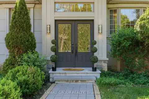Richmond Hill Mill Pond community 61 Lawnwood Crt For Sale