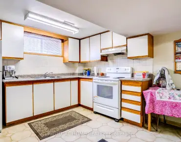 2 Prestwick Ave <a href='https://luckyalan.com/community.php?community=Vaughan:Maple'>Maple, Vaughan</a> 3 beds 4 baths 1 garage $1.05M