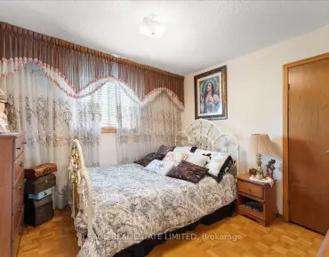 9136 Bathurst St <a href='https://luckyalan.com/community.php?community=Vaughan:Patterson'>Patterson, Vaughan</a> 3 beds 3 baths 1 garage $999K