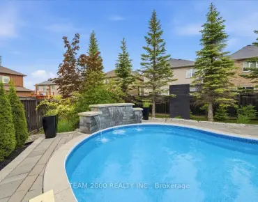 8900 Bathurst St <a href='https://luckyalan.com/community.php?community=Vaughan:Patterson'>Patterson, Vaughan</a> 4 beds 4 baths 1 garage $1.338M