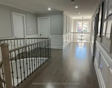 
61 Romfield Crct <a href='https://luckyalan.com/community.php?community=Markham:Royal Orchard'>Royal Orchard, Markham</a> 3 beds 3 baths 1 garage $1.125M