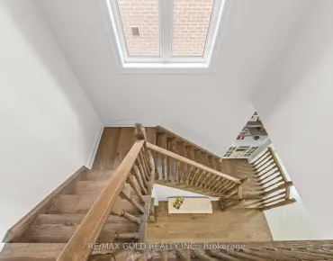209 Barons St <a href='https://luckyalan.com/community.php?community=Vaughan:Kleinburg'>Kleinburg, Vaughan</a> 3 beds 4 baths 2 garage $1.049M