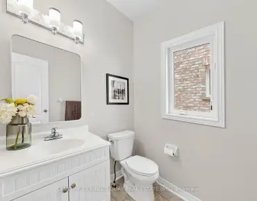 
218 Emma Broadbent Crt Woodland Hill, Newmarket 4 beds 5 baths 2 garage $1.4M
