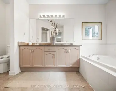 22 Lynda Mcneil Pl <a href='https://luckyalan.com/community.php?community=Markham:Middlefield'>Middlefield, Markham</a> 4 beds 6 baths 2 garage $1.299M