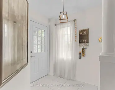 
522 Ainsworth Dr Gorham-College Manor, Newmarket 3 beds 3 baths 1 garage $740K