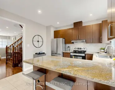 423 Lynett Cres <a href='https://luckyalan.com/community.php?community=Richmond Hill:Crosby'>Crosby, Richmond Hill</a> 4 beds 3 baths 1 garage $899K
