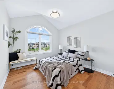 
Duncan  <a href='https://luckyalan.com/community.php?community=Richmond Hill:Langstaff'>Langstaff, Richmond Hill</a> 3 beds 5 baths 2 garage $3.181M