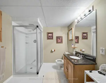 
61 Romfield Crct <a href='https://luckyalan.com/community.php?community=Markham:Royal Orchard'>Royal Orchard, Markham</a> 3 beds 3 baths 1 garage $1.125M