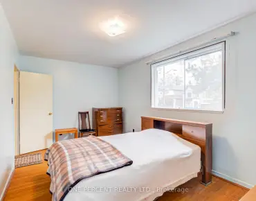 61 Romfield Crct <a href='https://luckyalan.com/community.php?community=Markham:Royal Orchard'>Royal Orchard, Markham</a> 3 beds 3 baths 1 garage $1.119M