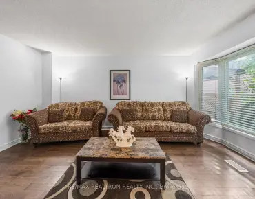 38 Bowkett Dr Jefferson, Richmond Hill 3 beds 4 baths 2 garage $1.3M