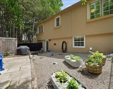 
128 Cherrywood Dr Bristol-London, Newmarket 2 beds 2 baths  garage $874.9K