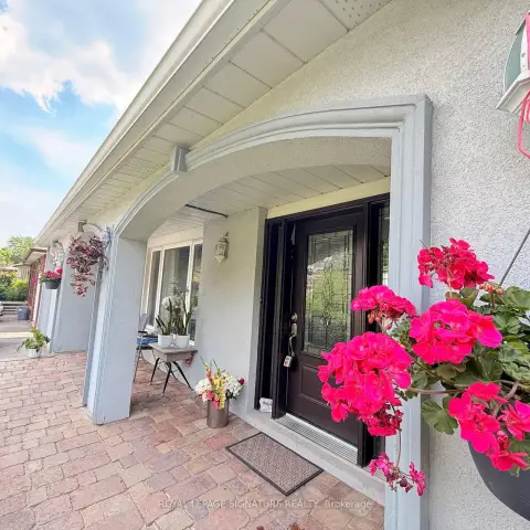 Markham Royal Orchard community 117 Romfield Crct For Sale
