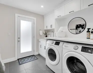 15 Wenderly Dr Aurora Village, Aurora 2 beds 3 baths 1 garage $1.14M