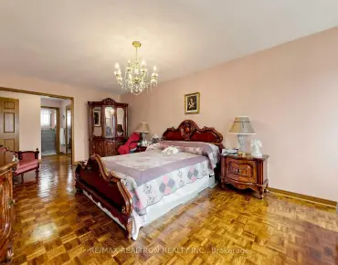 50 Thule St <a href='https://luckyalan.com/community.php?community=Vaughan:Vellore Village'>Vellore Village, Vaughan</a> 3 beds 3 baths 1 garage $899K