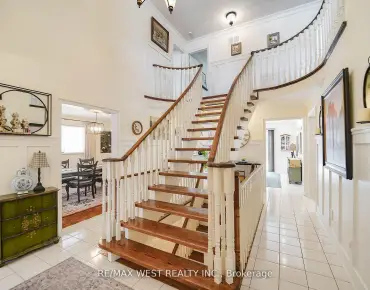 215 16th Ave <a href='https://luckyalan.com/community.php?community=Richmond Hill:Langstaff'>Langstaff, Richmond Hill</a> 2 beds 3 baths 1 garage $819.9K