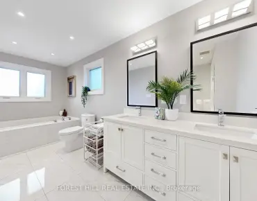 
255 Moody Dr <a href='https://luckyalan.com/community.php?community=Vaughan:Kleinburg'>Kleinburg, Vaughan</a> 3 beds 3 baths 1 garage $899.9K
