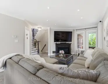 
10 Tauton St Vaughan Grove, Vaughan 2 beds 2 baths 1 garage $769.9K