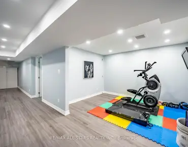 
210 Mckean Dr Stouffville, Whitchurch-Stouffville 5 beds 5 baths 2 garage $1.499M