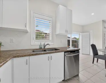 39 Woolsthorpe Cres German Mills, Markham 5 beds 4 baths 2 garage $1.888M