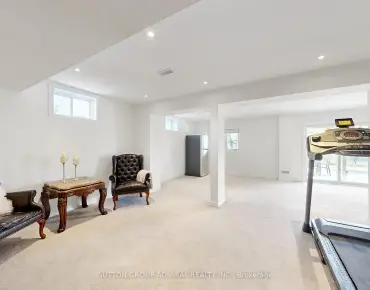 54 London Rd Bristol-London, Newmarket 4 beds 4 baths 2 garage $1.199M