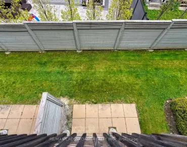 8 Earle Whitby Davis Ln <a href='https://luckyalan.com/community.php?community=Richmond Hill:Oak Ridges'>Oak Ridges, Richmond Hill</a> 3 beds 4 baths 1 garage $1.39M