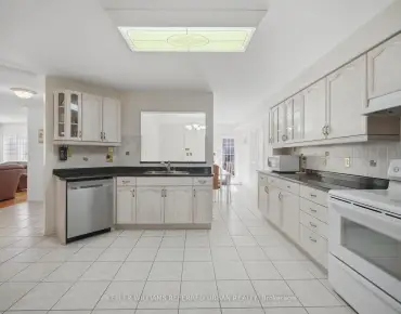
171 Rosedale Heights Dr <a href='https://luckyalan.com/community.php?community=Vaughan:Uplands'>Uplands, Vaughan</a> 4 beds 4 baths 2 garage $1.528M