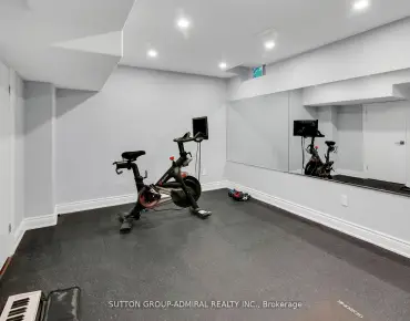 
239 Drummond Dr <a href='https://luckyalan.com/community.php?community=Vaughan:Maple'>Maple, Vaughan</a> 5 beds 5 baths 2 garage $1.399M