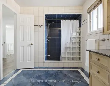 
239 Drummond Dr <a href='https://luckyalan.com/community.php?community=Vaughan:Maple'>Maple, Vaughan</a> 5 beds 5 baths 2 garage $1.399M