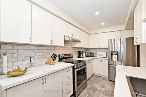 Richmond Hill Oak Ridges community 73 Bloomgate Cres For Sale